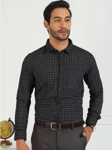INVICTUS Classic Checked Spread Collar Pure Cotton Formal Shirt