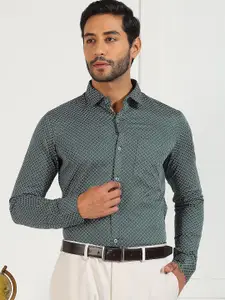 INVICTUS Classic Checked Spread Collar Pure Cotton Formal Shirt