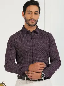 INVICTUS Classic Checked Spread Collar Pure Cotton Formal Shirt