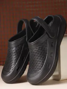 The Roadster Lifestyle Co. Men Self Design Clogs