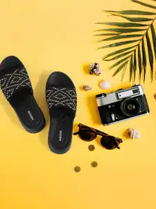 Mochi Women Self Design Sliders