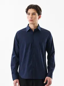 Snitch Men Solid Spread Collar Casual Shirt
