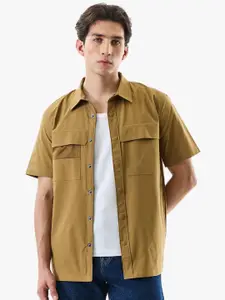 Snitch Men Solid Spread Collar Casual Shirt