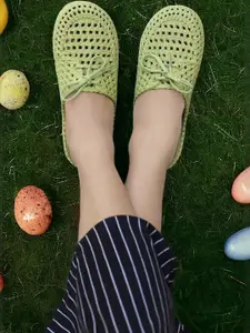 Kook N Keech Women Rubber Sliders