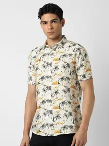 V Dot Men Slim Fit Floral Printed Spread Collar Half Sleeves Cotton Casual Shirt