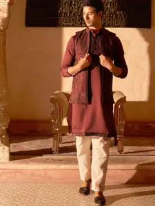 Jompers Men Floral Embroidered Kurta with Pyjama