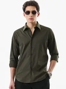 Snitch Men Solid Spread Collar Casual Shirt