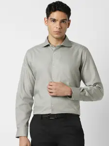 Van Heusen Men Solid Cutaway Collar Cotton Formal Shirt