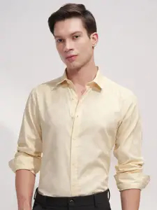 HIGHLANDER Men Slim Fit Textured Spread Collar Cotton Party Shirt