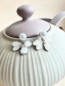 The Jewellery Tale Contemporary Drop Earrings