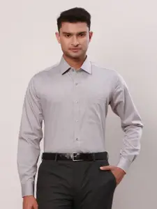 Raymond Men Solid Spread Collar Formal Shirt