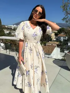 bebe Women Floral Printed Flutter Sleeve Fit & Flare Midi Dress