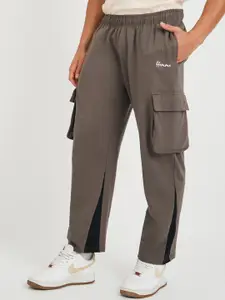 Styli Men Colorblock Cargo Pocket Relaxed Fit Open Hem Jogger