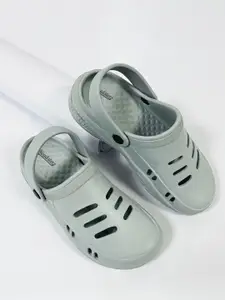 The Roadster Lifestyle Co. Men Self Design Clogs