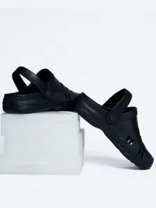 The Roadster Lifestyle Co Men Self Design Clogs