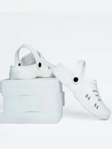 The Roadster Lifestyle Co Men Self Design Clogs