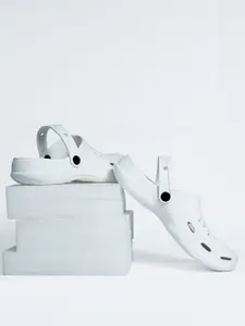 The Roadster Lifestyle Co Men Self Design Clogs