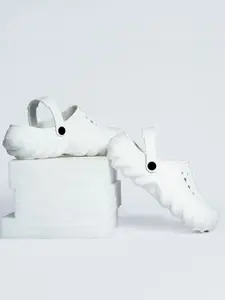 The Roadster Lifestyle Co Men Self Design Clogs