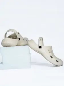 The Roadster Lifestyle Co Men Self Design Clogs
