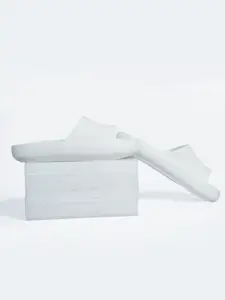 The Roadster Lifestyle Co Men Textured Sliders