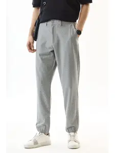 Snitch Men Textured Mid-Rise Relaxed Fit Stretch Jogger