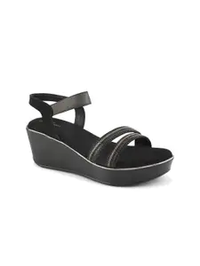 pelle albero Embellished Round Toe Ethnic Wedge Sandals