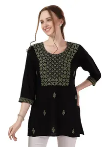Meher Impex Floral Embroidered Chikankari Kurti