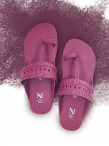 THE MADRAS TRUNK Women Maroon Braided One Toe Kolhapuri Flats