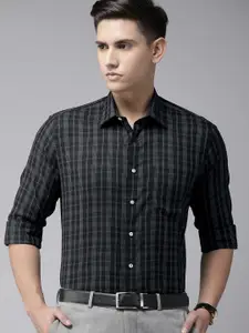 Van Heusen Men Slim Fit Tartan Checks Formal Shirt