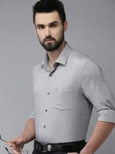Arrow Men Grey Manhattan Slim Fit Textured Pure Cotton Formal Shirt
