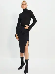 Trendyol Women Black Solid Pencil Knee-Length Skirt