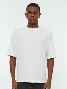 Trendyol Men White Solid Drop-Shoulder Sleeves Polyester T-shirt