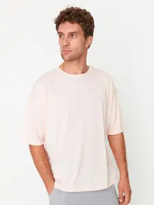 Trendyol Men Pink Solid Drop-Shoulder Sleeves Polyester T-shirt