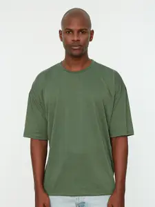 Trendyol Men Green Solid Drop-Shoulder Sleeves Polyester T-shirt