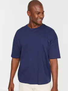 Trendyol Men Navy Blue Solid Drop-Shoulder Sleeves Cotton T-shirt