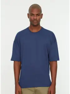 Trendyol Men Navy Blue Solid Drop-Shoulder Sleeves Polyester T-shirt