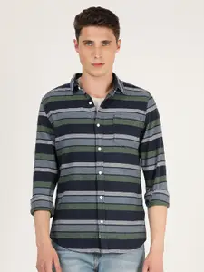 Lee Men Blue Slim Fit Horizontal Stripes Striped Casual Shirt
