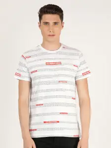 Lee Men White & Grey Striped Slim Fit Cotton T-shirt