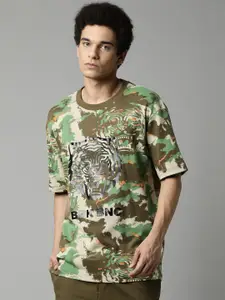 Breakbounce Men Olive Green & Green Camouflage Printed Pure Cotton Raw Edge Boxy T-shirt