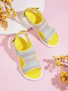 DressBerry Women Geometric Print Sports Sandals