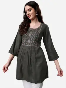 Sangria Women Floral Embroidered Longline Top