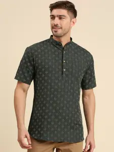 RAJUBHAI HARGOVINDAS Men Geometric Woven Design Pastels Cotton Kurta