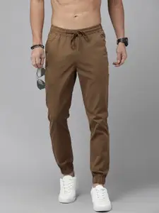 The Roadster Lifestyle Co. Men Regular Fit Solid Pleated Joggers