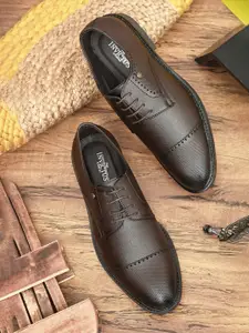 INVICTUS Men Textured Formal Derbys