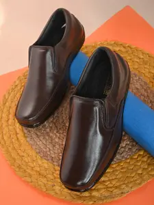 Fashion Victim Men Textured Formal Slip-On Shoes