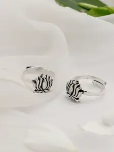 VENI Set Of 2 Oxidised Silver-Plated Lotus Design Toe Ring