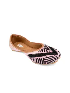 DESI COLOUR Women Embellished Ethnic Mojaris