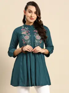 Sangria Floral Embroidered Mandarin Collar Roll-Up Sleeves Longline Top