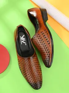 VIV Men Tan Printed Laser-Cuts Oxfords