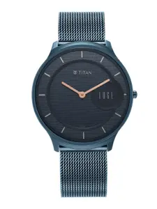 Titan Men Dial & Stainless Steel Bracelet Style Straps Analogue Watch 1843QM02